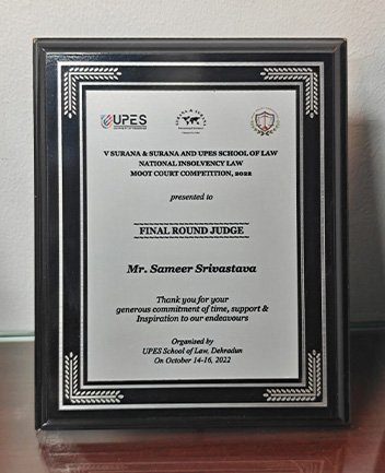 award-04